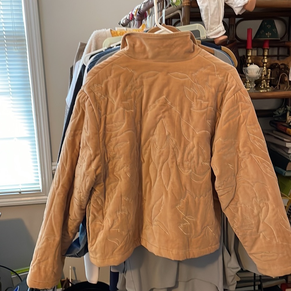 Ladies jacket. - Picture 3 of 3